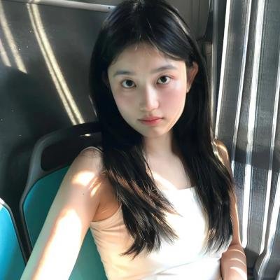 泳池里的男孩